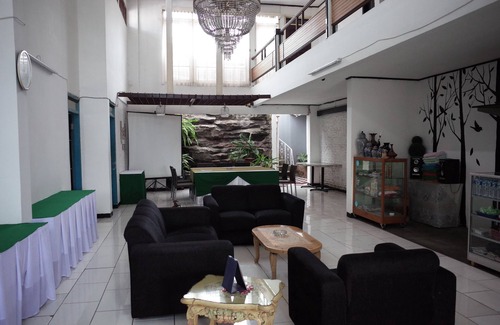 Sukabumi House | RedDoorz near Alun-alun Kota Sukabumi