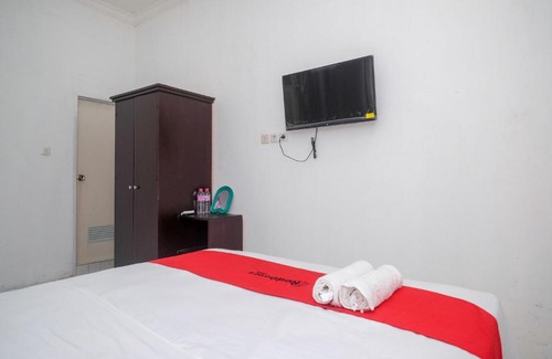 Manado City Centre Hotel | RedDoorz near De La Salle Manado