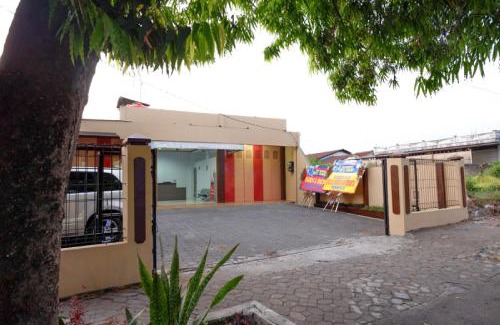 Purwokerto House | RedDoorz near GOR Satria 3