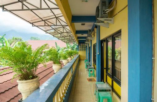 Ende House | RedDoorz near H. Hasan Aroeboesman Airport