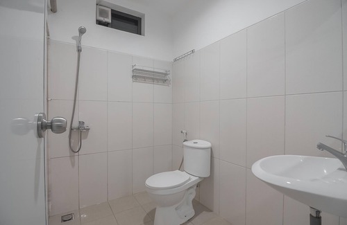 Balikpapan House | RedDoorz near Living Plaza Balikpapan