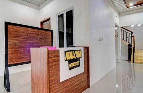 Pekanbaru Hotel | RedDoorz near Parit Indah Pekanbaru