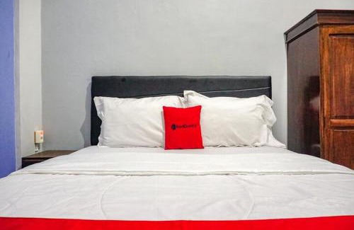 Buleleng Hotel | RedDoorz near Penimbangan Beach Singaraja