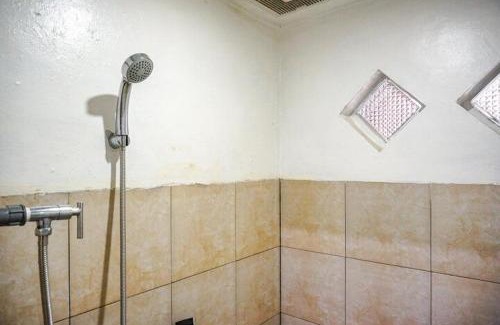 Buleleng Hotel | RedDoorz near Penimbangan Beach Singaraja
