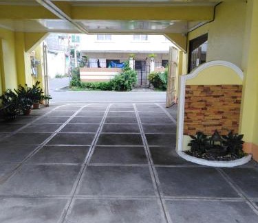 Poblacion Hotel | RedDoorz near SM Batangas City