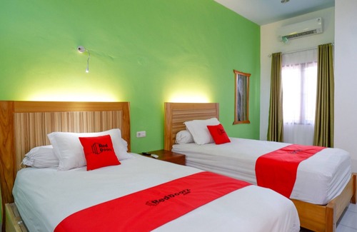 Palu House | RedDoorz near Taman Makam Pahlawan Tatura