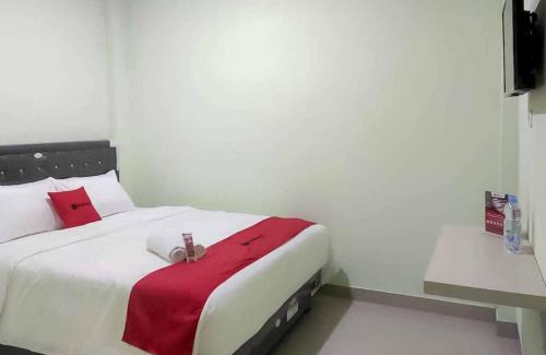 Sukarami Hotel | RedDoorz near Taman Wisata Alam Punti Kayu Palembang 2