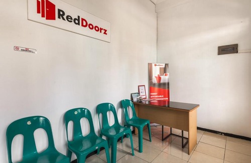 Surabaya House | RedDoorz near Widya Mandala University