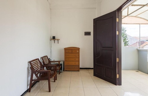 Surabaya House | RedDoorz near Widya Mandala University