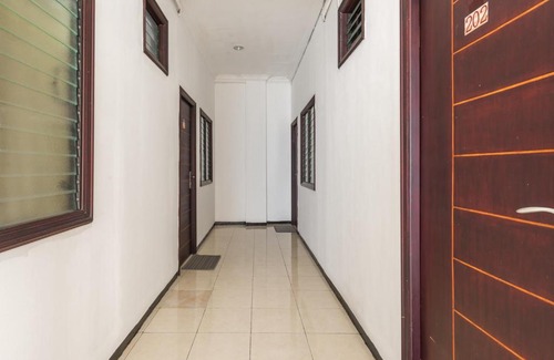 Surabaya House | RedDoorz near Widya Mandala University