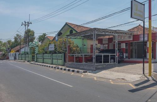Kuningan House | RedDoorz Plus near Alun Alun Kuningan