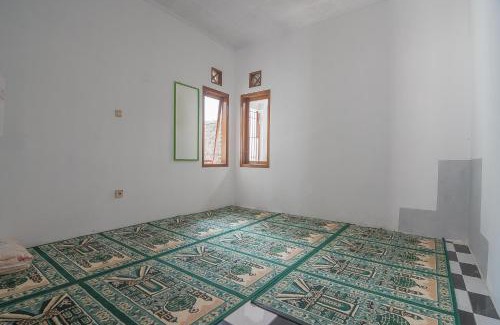 Kuningan House | RedDoorz Plus near Alun Alun Kuningan