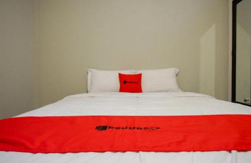 Pogung Lor Hotel | RedDoorz Plus near Jogja City Mall 5