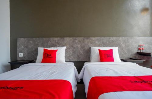 Baki Hotel | RedDoorz Plus near Solo Baru