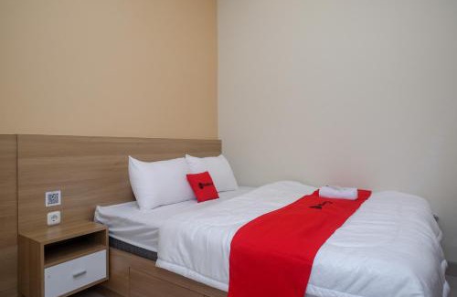 Surakarta Hotel | RedDoorz Plus near UMS Solo 2