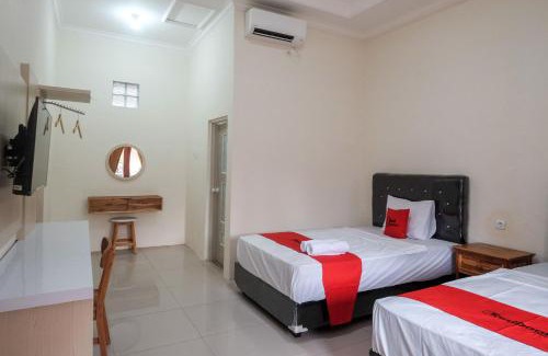 Java Hotel | RedDoorz Plus Syariah at Hotel Indonesia Kajen