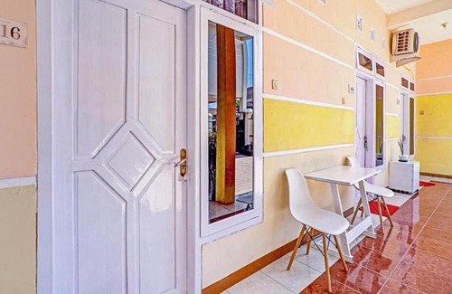 Ponorogo Hotel | RedDoorz Syariah @ Aura Homestay