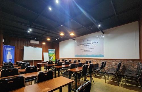Nganjuk Hotel | RedDoorz Syariah near Exit Tol Nganjuk