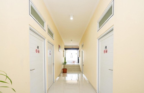 Pancawati House | RedDoorz Syariah near Exit Toll Ciawi