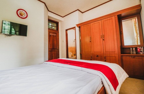 Sidoarjo Hotel | RedDoorz Syariah near Gelora Delta Sidoarjo
