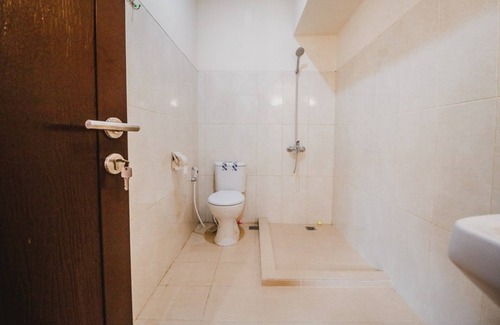 Sidoarjo Hotel | RedDoorz Syariah near Gelora Delta Sidoarjo