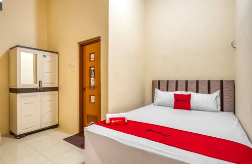 Blitar Hotel | RedDoorz Syariah near Kebon Rojo Park Blitar