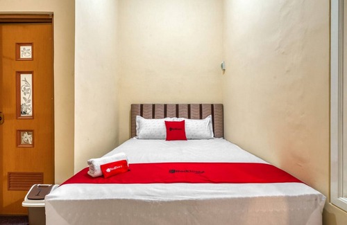 Blitar Hotel | RedDoorz Syariah near Kebon Rojo Park Blitar