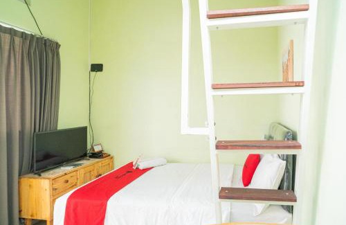 Sidoarjo House | RedDoorz Syariah near Suncity Mall Sidoarjo