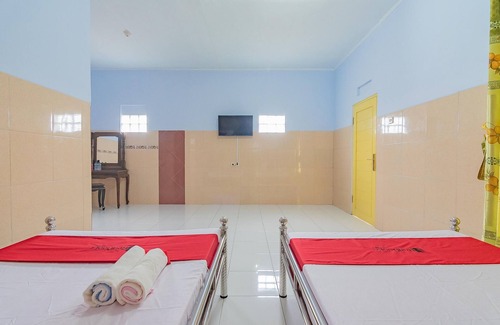 Jalancagak House | RedDoorz Syariah @ Tambak Mekar Street Subang