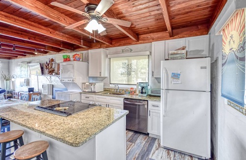 Alligator Point Cottage | Redfish Cottage-Private Dock-Enjoy Romantic Getaway AND catch Redfish & Trout!