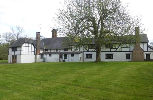 Pulborough House | Redlands cottage self check in!