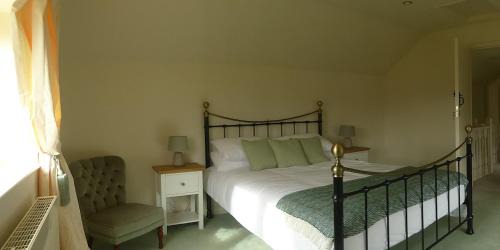 Pulborough House | Redlands cottage self check in!