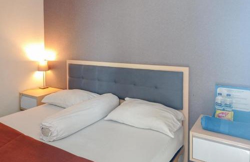 Pekayon Jaya Hotel | RedLiving Apartemen Grand Kamala Lagoon - Pekayon Tower Barclay North