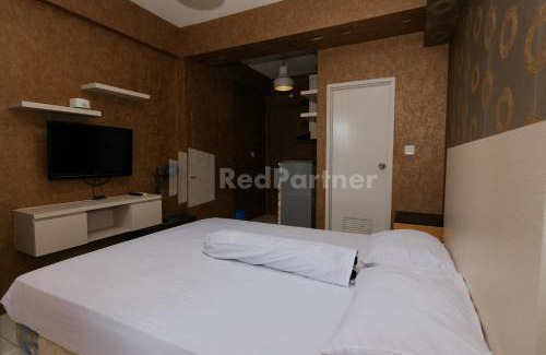 Gunung Putri Hotel | RedLiving Apartemen Podomoro Golf View - Queen Room Tower Dahoma