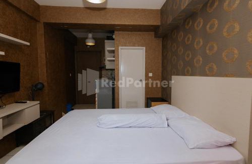 Gunung Putri Hotel | RedLiving Apartemen Podomoro Golf View - Queen Room Tower Dahoma