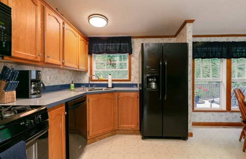 Sabinsville House | Redtail Haven: Your Gateway to Nature's Bounty