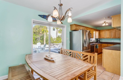 Villa Primera House | *Reduced Rates* Sunshine and Sand | Your Comfortable Waterfront House | Sandy Yard |Family Friendly