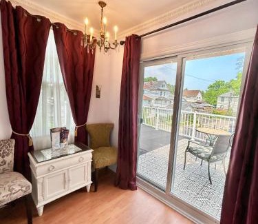 Niagara Falls Bed & Breakfast | Redwood Bed and Breakfast