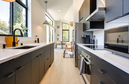 Roosevelt House | Redwood City Escape with Big-Screen TV!