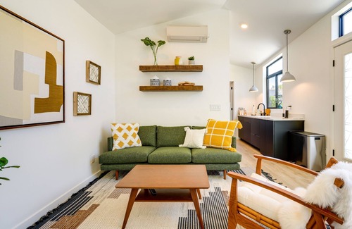 Roosevelt House | Redwood City Escape with Big-Screen TV!
