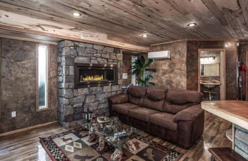 Ruidoso House | Redwood in the Historic Upper Canyon