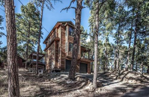 Ruidoso House | Redwood in the Historic Upper Canyon