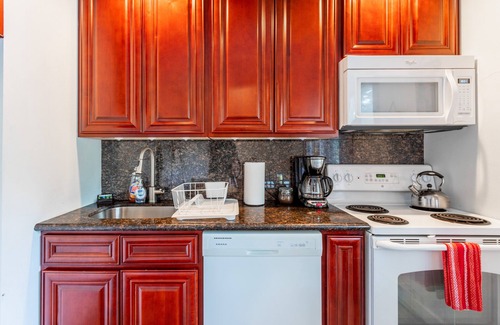 Windham House | Redwood Retreat in Windham - minutes to Mtn!