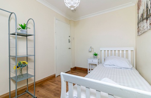 Chesfield House | Redwood Retreat - Single Room