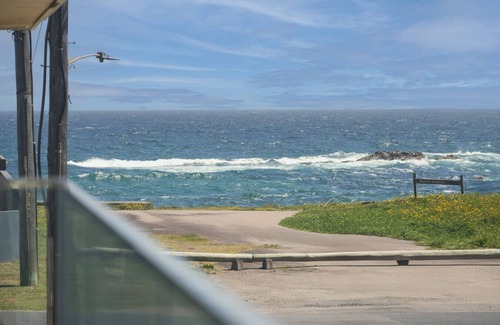 Anna Bay House | REEF Luxury Home, Ocean View, Large Pool & Hot Spa