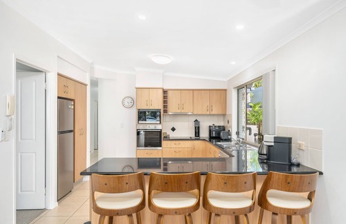 Scarborough Apartment | "Reef Point Retreat" - Scarborough Q 4020