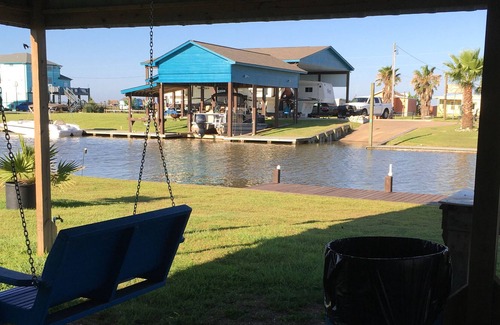 Bay City House | Reel Simple Canal Cabin Sargent, Tx