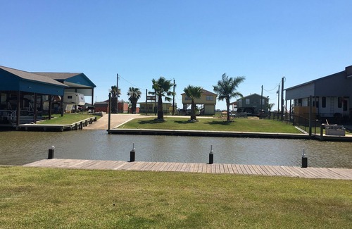 Bay City House | Reel Simple Canal Cabin Sargent, Tx