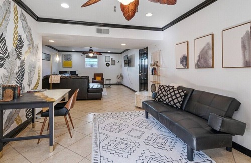 Seventh Ward House | Refined NOLA Mansion w/ Parking, Patio & Balconies