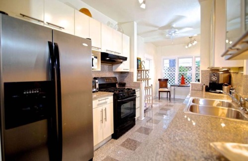 Neartown Apartment | Refuge in the heart of Montrose